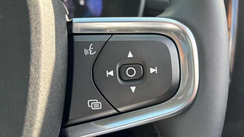 Volvo XC40 2.0 B4P Ultra Dark 5dr Auto Petrol Estate